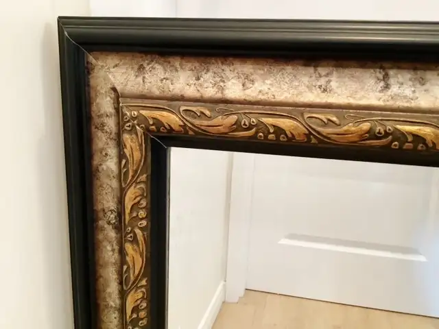 Grand miroir élégant – Cadre style ancien –  33" x 45" in Home Décor & Accents in Lévis - Image 3