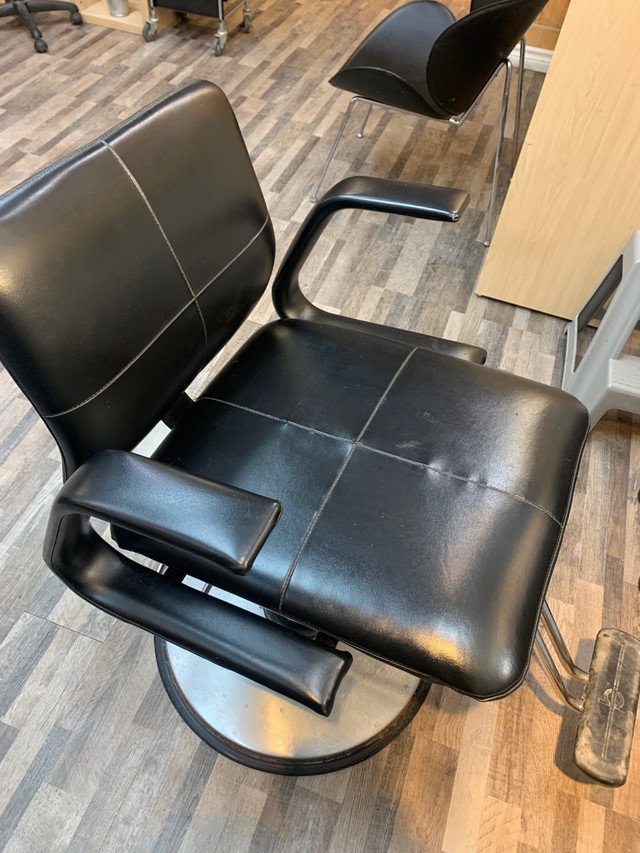 Chaise de coiffure  dans Autre  à Ville de Québec - Image 2