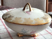 Vintage Bavarian Elfenbein Porzellan 3 Sided, Covered Candy Dish