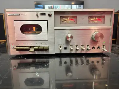 The HK2500 was produced in 1978 and was 2nd to top of the line at that time. This example looks almo...