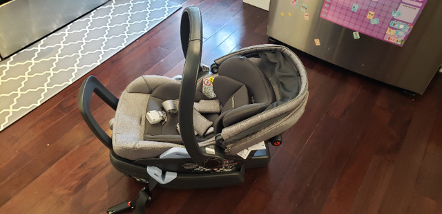 Infant car seat with base - Primo Viaggio in Strollers, Carriers & Car Seats in Mississauga / Peel Region - Image 2