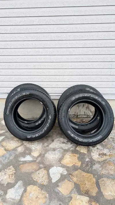 Set of 4 tires. 275/60R20 Goodyear wrangler SR-A All season m+s Used for 30,000km