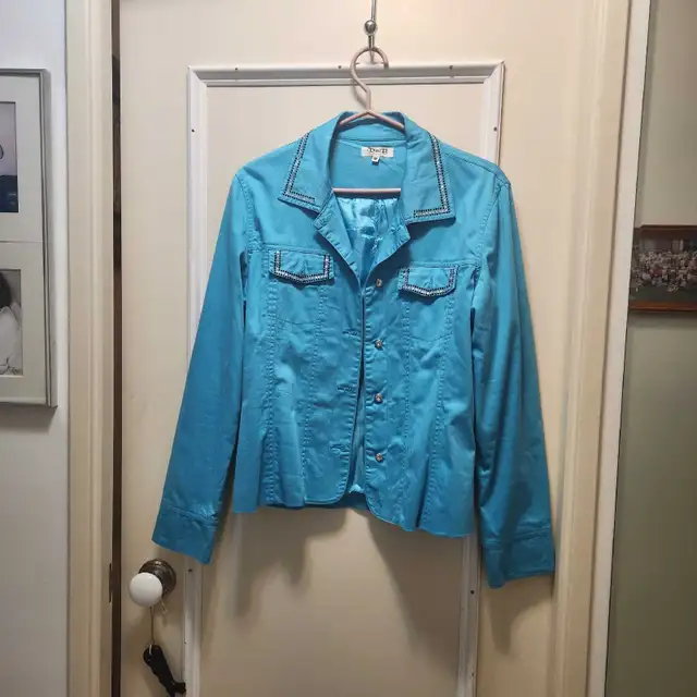 Light jacket in Women's - Tops & Outerwear in Kingston - Image 5