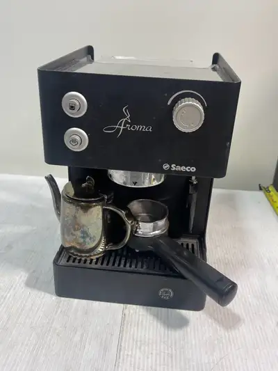 Brew rich, flavourful espresso with this Saeco Aroma espresso machine! It's a fantastic way to start...