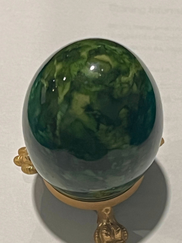 Vintage Light & Dark Green Egg Shaped Art Glass Paperweight 3" . dans Art et objets de collection  à Longueuil/Rive Sud