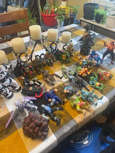 Take a trip down memory lane with this collection of (27) vintage action figures! This lot includes...