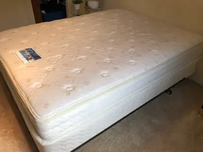 Lit taille Queen avec sommier & base, View more