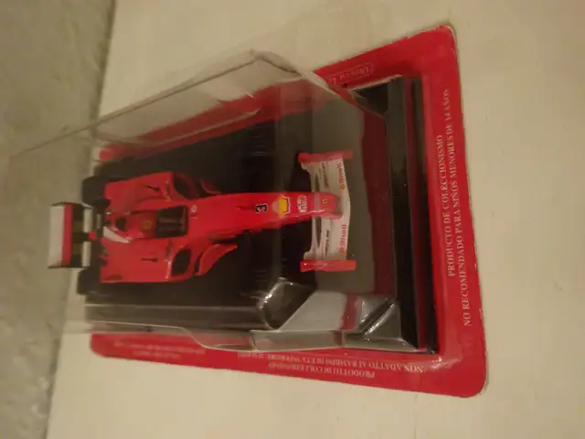 Miniature Formula 1 Car - Ferrari F1 2000.2000 Michael Schumacher63417636686081121