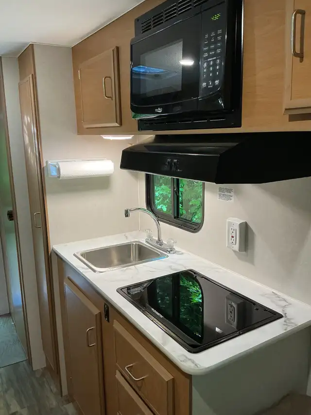 Taylor Coach 17' Travel Trailer in Travel Trailers & Campers in Hamilton - Image 7