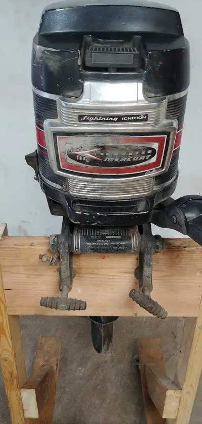 20hp Mercury outboard Starts and runs great
