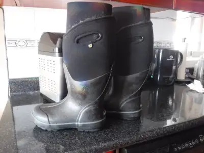 BOGS Womens Wide Calf Waterproof Outdoor Snow Boots Sz 6, View more