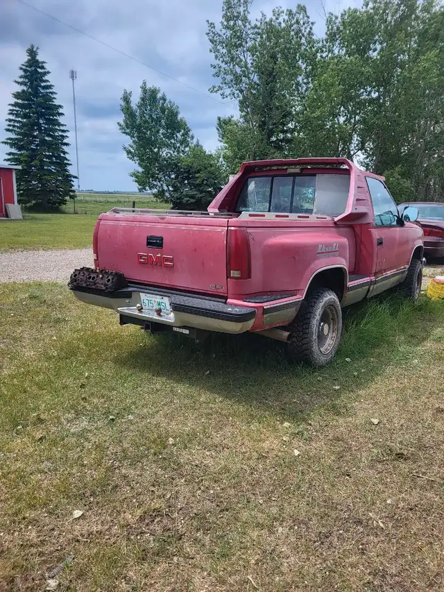 1989 gmc short box 4x4 in Cars & Trucks in Regina - Image 3
