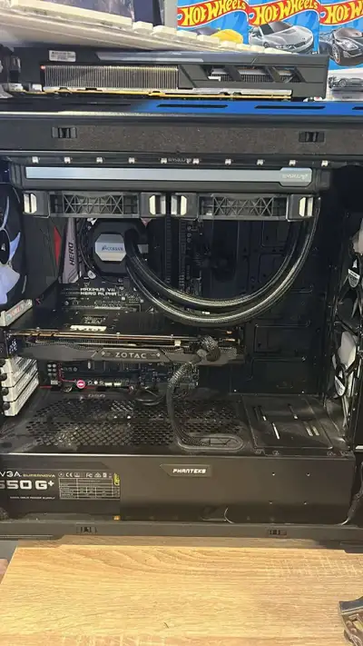 Selling a Gaming pc that comes with the PC, A desk, A chair (All features work but it is peeling qui...