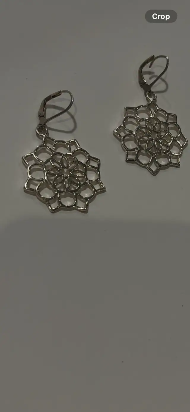 Beautiful Mandela flower Silver earrings in Jewellery & Watches in Calgary - Image 2