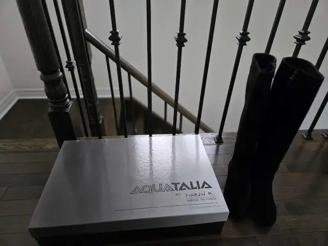 DESIGNER AQUATALIA SUEDE BOOTS  Made in ITALY in Women's - Shoes in City of Toronto - Image 4