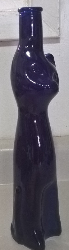 Cobalt Blue Glass Cat Shaped Wine Bottle in Arts & Collectibles in Oshawa / Durham Region - Image 2