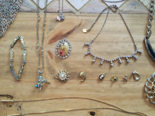 Vintage jewelry in Jewellery & Watches in Winnipeg - Image 2