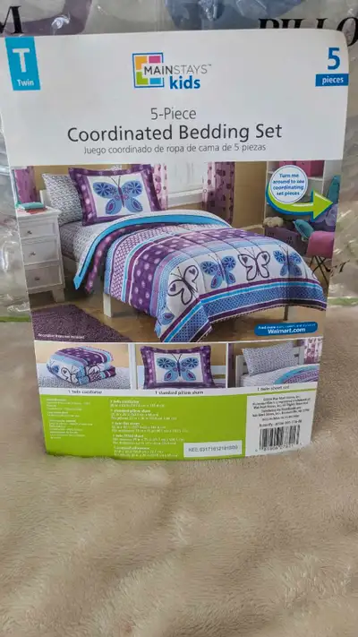 Twin size comforter set with fitted and flat sheets.