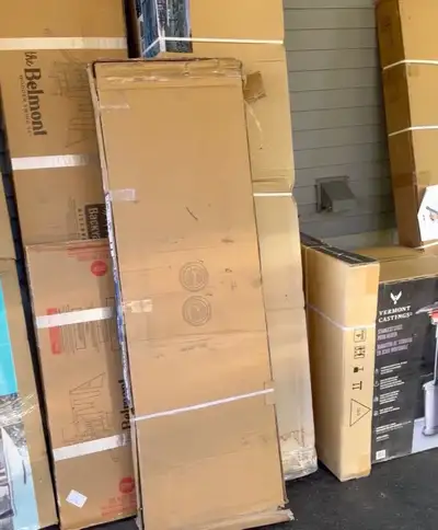 LOT ARTICLE NEUF  RETAIL VALUE +4000$, View more