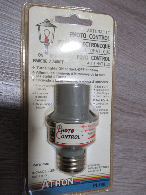 Photo Control Incadescent Bulb Sensitivity Adjuster in Outdoor Lighting in City of Montréal - Image 3
