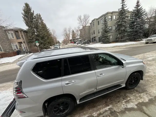 2016 Lexus GX460 luxury in Cars & Trucks in Calgary - Image 4