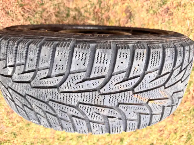Used Winter Tire and Rim 205/55R 16 in Tires & Rims in Mississauga / Peel Region - Image 3