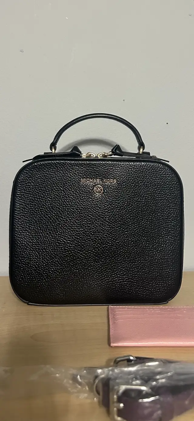 Brand new Michael Kors crossbody bag in Women's - Bags & Wallets in Hamilton - Image 2