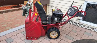Démarreur électrique Moteur 357 cc Power Steering très facile à utiliser Goulotte ajustable Transmis...