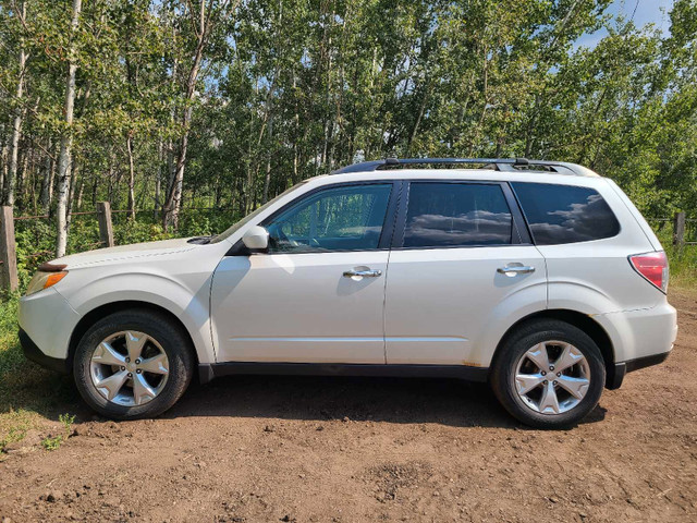 2009 Subaru Forester 2.5X with Touring Package in Cars & Trucks in Edmonton - Image 2