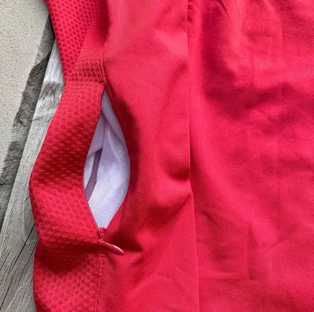 Ladies Levelwear Raptors Red Polyester Jacket Size Medium in Women's - Tops & Outerwear in Barrie - Image 8