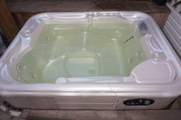 Nice Hot Tub for sale, with excellent condition