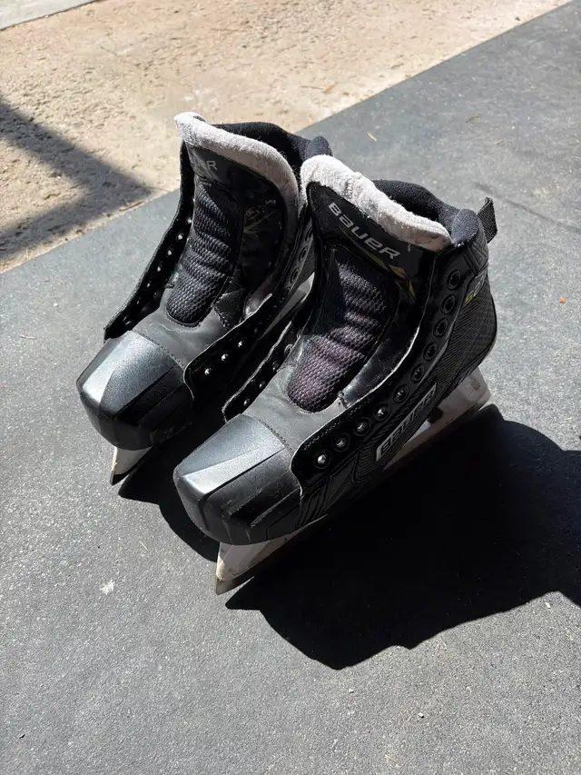 Bauer intermediate goalie skates in Hockey in Oakville / Halton Region - Image 3