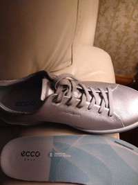 Ladies New Ecco Tray golf shoes 9-9 .5 