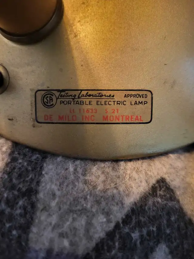 Vintage Mid-Century Desk Lamp – Wood Handle, Montreal Made in Arts & Collectibles in Oshawa / Durham Region - Image 4