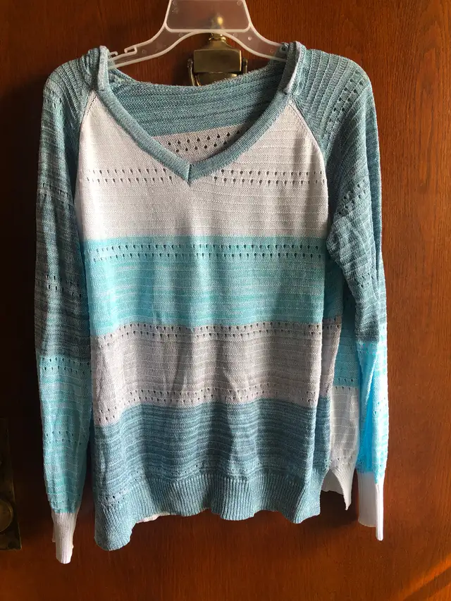 Ladies over head hoodie in Women's - Tops & Outerwear in Winnipeg - Image 3