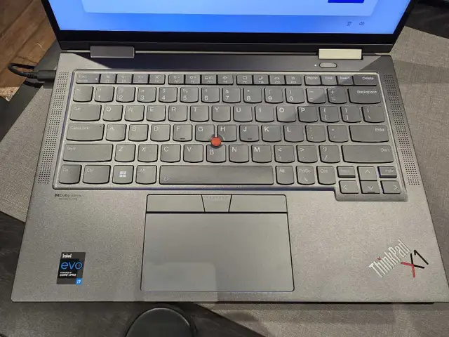 Lenovo ThinkPad X1 Yoga gen 6 in Laptops in Ottawa - Image 3
