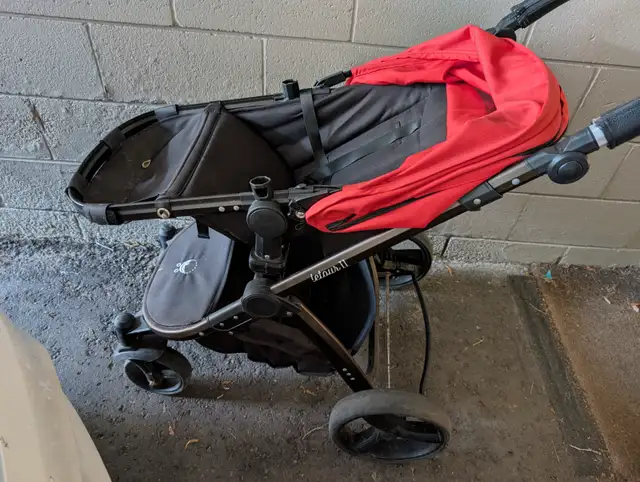 Scroller with sleeping carrier on side in Strollers, Carriers & Car Seats in Markham / York Region - Image 2