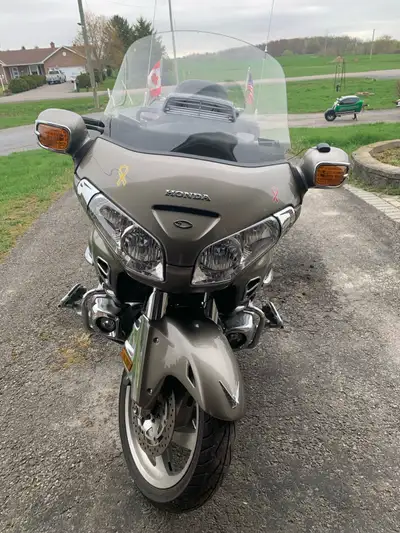 Absolutely beautiful 2006 motorcycle with very low mileage. Fully equipped, fog lights, nav, CB radi...