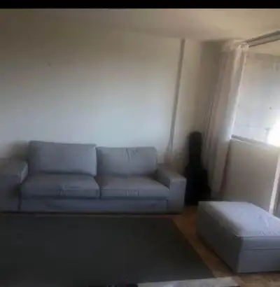 Canapé 3 place IKEA Kivik gris clair + ottoman Déjà démonté pour faciliter le transport.