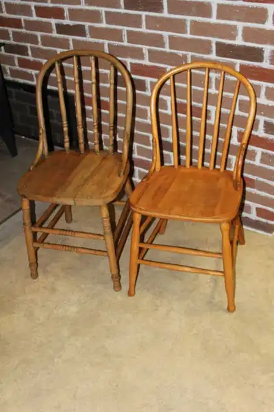 Chaises Windsor (1908)  antique 45$/2,  livré si..., View more