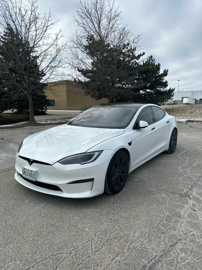 2022 Tesla Model S plaid 