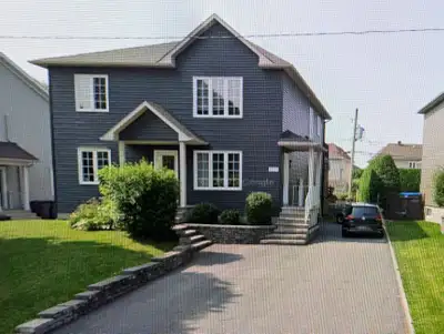 4 1/2 bureau ou 5 1/2 Vue les deux petites chambres, idéalement une personne seule, couple, étudiant...