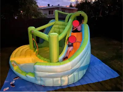 Little Tikes 2 in 1 Wet Dry Bouncer/parc gonflable 2 en 1, View more