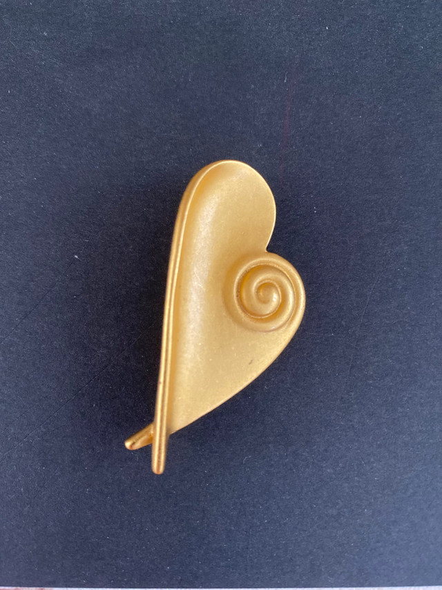 Liz Claiborne  vintage gold heart brooch  in Jewellery & Watches in Delta/Surrey/Langley