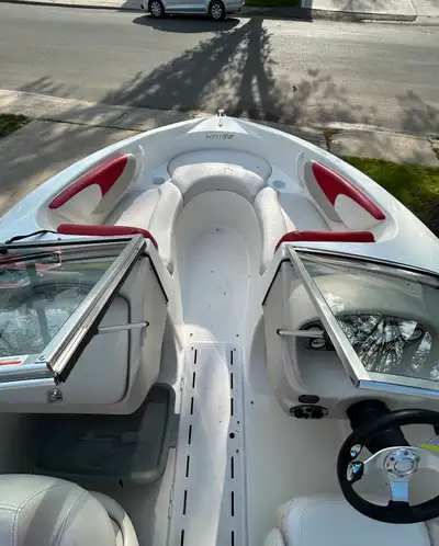 2010 Glastron MX 185. 3.0L inboard engine with135hp. Roswell wakeboard tower. Tilt steering wheel an...