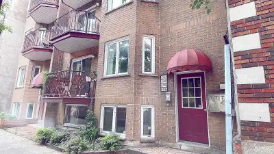 4.5 BIG LARGE CONDO IN CENTER OF VILLAGE (VACANT NOW)