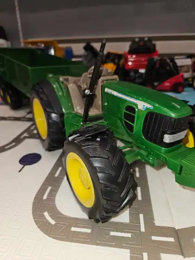 Tracteur avec remorque, View more