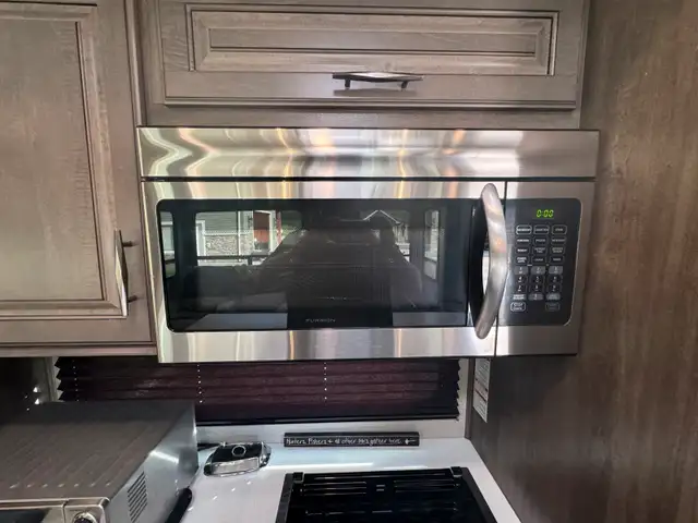 2021 grand design solitude S class 2930 RL in Travel Trailers & Campers in Prince George - Image 10