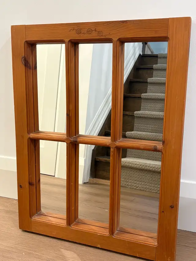 Wooden hanging mirror in Home Décor & Accents in City of Toronto - Image 3