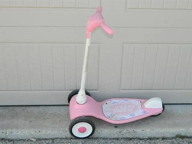 Vintage Radio Flyer Retro Style Red Wood Deck Kid Twist Scooter in Toys & Games in Oshawa / Durham Region - Image 5
